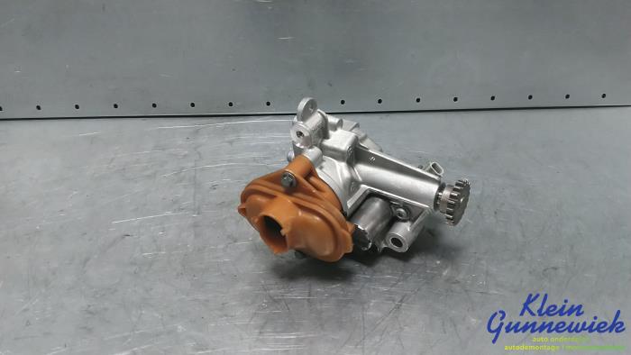 Gebruikte Oliepomp Mercedes B-Klasse Prijs € 68,00 Margeregeling aangeboden door Klein Gunnewiek Autodemontage & Motorentechniek