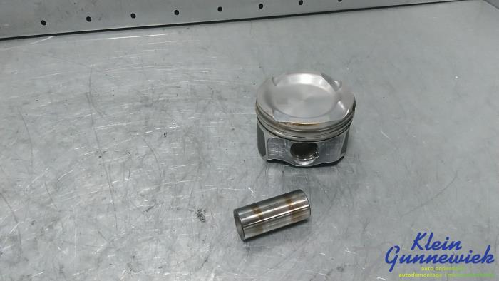 Gebruikte Zuiger Mercedes B-Klasse Prijs € 75,00 Margeregeling aangeboden door Klein Gunnewiek Autodemontage & Motorentechniek