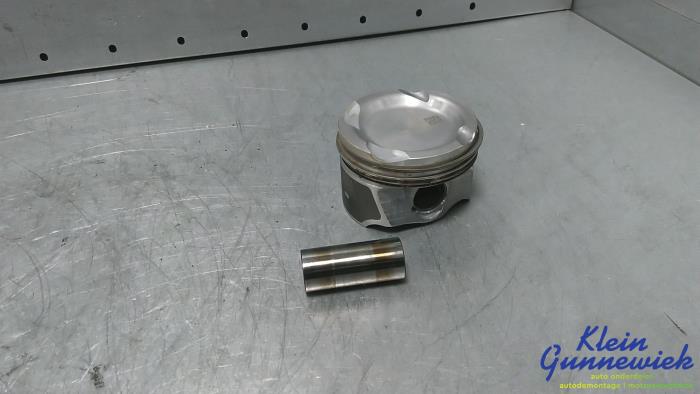 Gebruikte Zuiger Mercedes B-Klasse Prijs € 75,00 Margeregeling aangeboden door Klein Gunnewiek Autodemontage & Motorentechniek