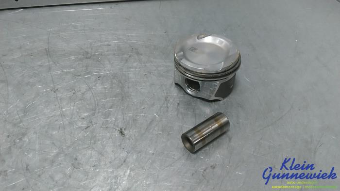 Gebruikte Zuiger Mercedes B-Klasse Prijs € 75,00 Margeregeling aangeboden door Klein Gunnewiek Autodemontage & Motorentechniek