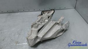Gebruikte Versnellingsbak Steun Volkswagen Crafter Prijs € 25,00 Margeregeling aangeboden door Klein Gunnewiek Autodemontage & Motorentechniek