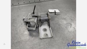 Gebruikte Scharnier deur links-voor Opel Meriva Prijs € 25,00 Margeregeling aangeboden door Klein Gunnewiek Autodemontage & Motorentechniek