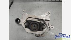 Gebruikte Versnellingsbak Steun Renault Grand Scenic Prijs € 25,00 Margeregeling aangeboden door Klein Gunnewiek Autodemontage & Motorentechniek