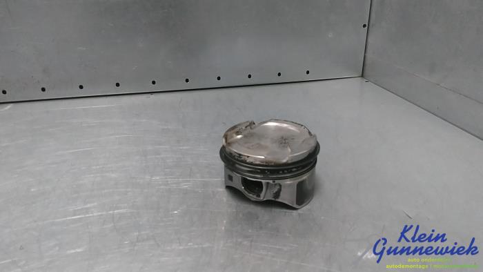 Gebruikte Zuiger BMW 1-Serie Prijs € 75,00 Margeregeling aangeboden door Klein Gunnewiek Autodemontage & Motorentechniek