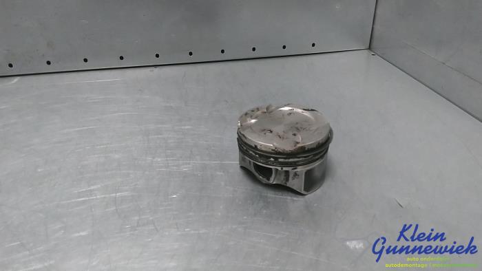 Gebruikte Zuiger BMW 1-Serie Prijs € 75,00 Margeregeling aangeboden door Klein Gunnewiek Autodemontage & Motorentechniek