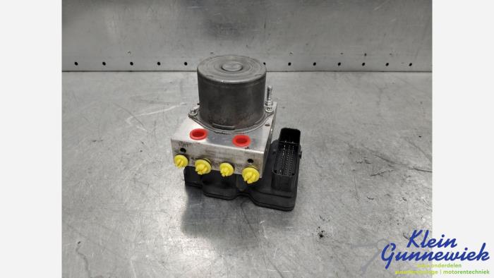 Gebruikte ABS Pomp Jaguar XE Prijs € 225,00 Margeregeling aangeboden door Klein Gunnewiek Autodemontage & Motorentechniek