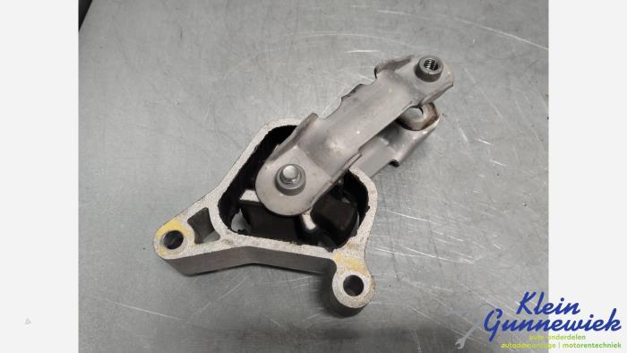 Gebruikte Motorrubber Mercedes Vito Prijs € 24,00 Margeregeling aangeboden door Klein Gunnewiek Autodemontage & Motorentechniek