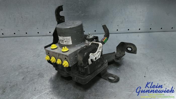Gebruikte ABS Pomp Opel Vivaro Prijs € 268,00 Margeregeling aangeboden door Klein Gunnewiek Autodemontage & Motorentechniek