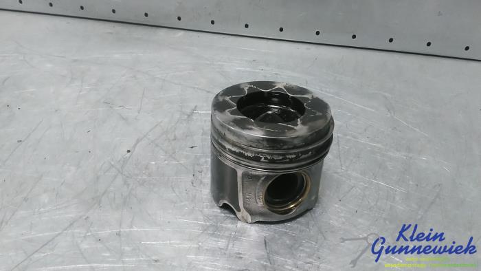 Gebruikte Zuiger BMW 3-Serie Prijs € 75,00 Margeregeling aangeboden door Klein Gunnewiek Autodemontage & Motorentechniek
