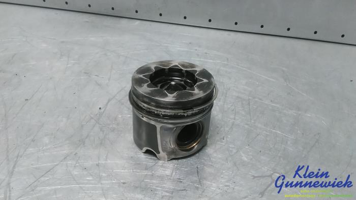 Gebruikte Zuiger BMW 3-Serie Prijs € 75,00 Margeregeling aangeboden door Klein Gunnewiek Autodemontage & Motorentechniek