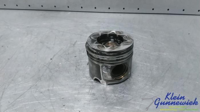 Gebruikte Zuiger BMW 3-Serie Prijs € 75,00 Margeregeling aangeboden door Klein Gunnewiek Autodemontage & Motorentechniek