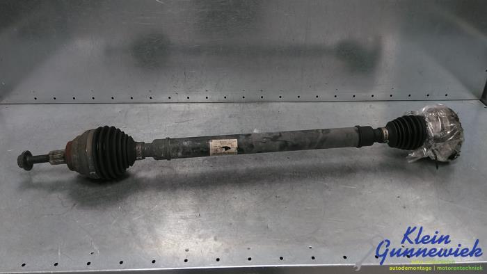 Gebruikte Steekas rechts-voor Volkswagen Passat Prijs € 125,00 Margeregeling aangeboden door Klein Gunnewiek Autodemontage & Motorentechniek