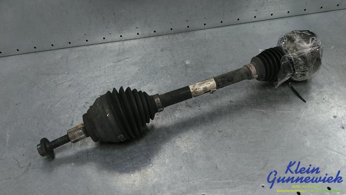 Gebruikte Aandrijfas links-voor Volkswagen Passat Prijs € 122,00 Margeregeling aangeboden door Klein Gunnewiek Autodemontage & Motorentechniek