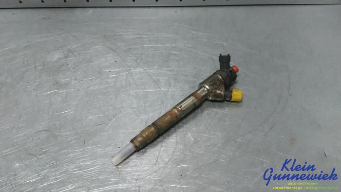 Gebruikte Verstuiver (diesel) Opel Vivaro Prijs € 75,00 Margeregeling aangeboden door Klein Gunnewiek Autodemontage & Motorentechniek