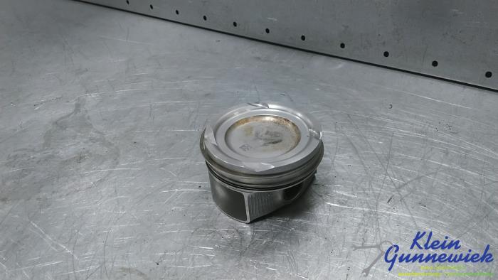 Gebruikte Zuiger Mercedes C-Klasse Prijs € 125,00 Margeregeling aangeboden door Klein Gunnewiek Autodemontage & Motorentechniek