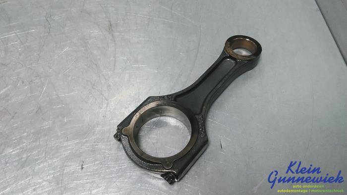 Gebruikte Drijfstang Mercedes Vito Prijs € 70,00 Margeregeling aangeboden door Klein Gunnewiek Autodemontage & Motorentechniek