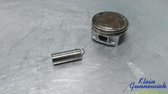 Gebruikte Zuiger Opel Insignia Prijs € 60,00 Margeregeling aangeboden door Klein Gunnewiek Autodemontage & Motorentechniek