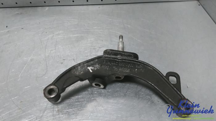 Gebruikte Versnellingsbak Steun Mercedes Vito Prijs € 35,00 Margeregeling aangeboden door Klein Gunnewiek Autodemontage & Motorentechniek