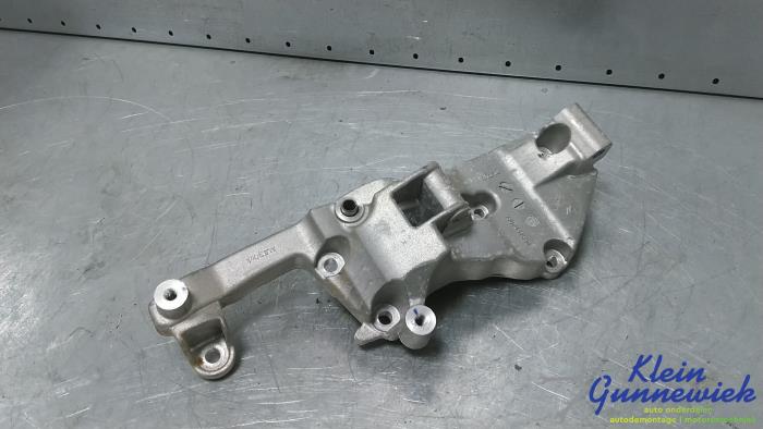 Gebruikte Dynamosteun onder Opel Corsa Prijs € 30,00 Margeregeling aangeboden door Klein Gunnewiek Autodemontage & Motorentechniek