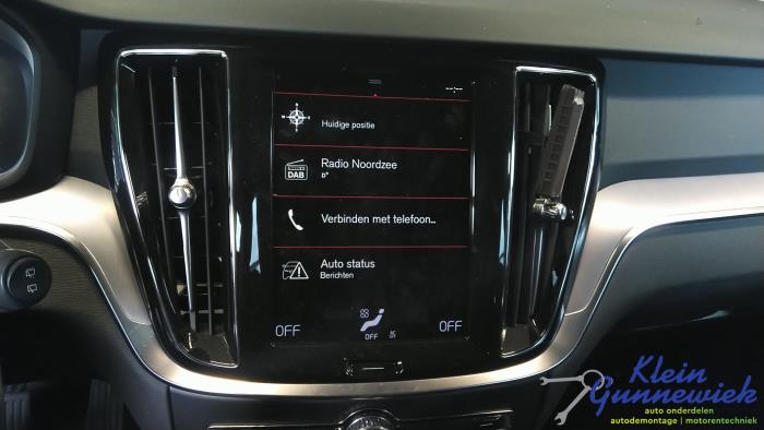 Gebruikte Display Interieur Volvo V60 Prijs € 445,00 Margeregeling aangeboden door Klein Gunnewiek Autodemontage & Motorentechniek