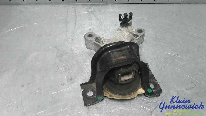 Gebruikte Motorrubber Renault Captur Prijs € 20,00 Margeregeling aangeboden door Klein Gunnewiek Autodemontage & Motorentechniek