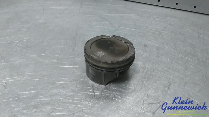 Gebruikte Zuiger Volvo V60 Prijs € 50,00 Margeregeling aangeboden door Klein Gunnewiek Autodemontage & Motorentechniek