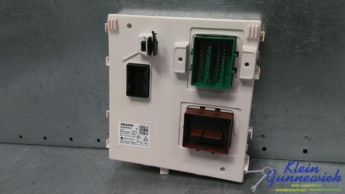 Gebruikte Bodycontrol Module Volvo V90 Prijs € 125,00 Margeregeling aangeboden door Klein Gunnewiek Autodemontage & Motorentechniek