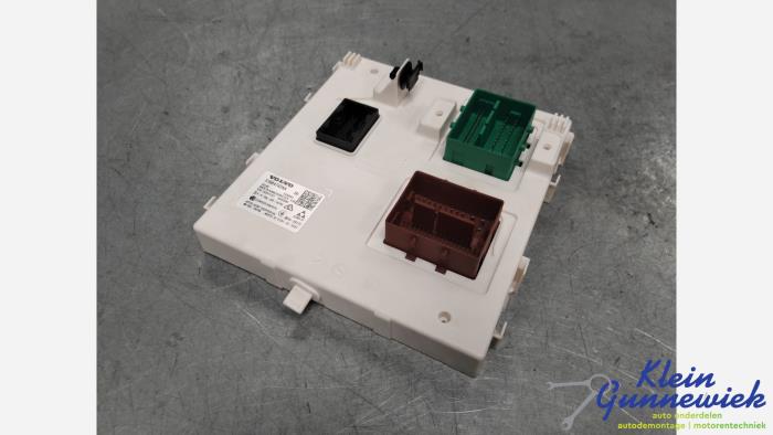 Gebruikte Module Bodycontrol Volvo V90 Prijs € 125,00 Margeregeling aangeboden door Klein Gunnewiek Autodemontage & Motorentechniek