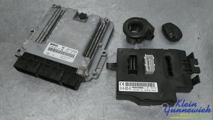 Gebruikte Inspuitcomputer Opel Vivaro Prijs € 125,00 Margeregeling aangeboden door Klein Gunnewiek Autodemontage & Motorentechniek