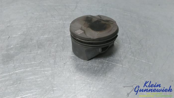 Gebruikte Zuiger Volvo V40 Prijs € 45,00 Margeregeling aangeboden door Klein Gunnewiek Autodemontage & Motorentechniek