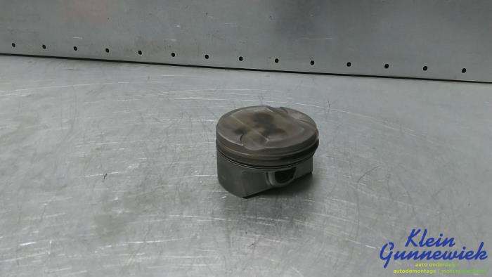 Gebruikte Zuiger Volvo V40 Prijs € 45,00 Margeregeling aangeboden door Klein Gunnewiek Autodemontage & Motorentechniek