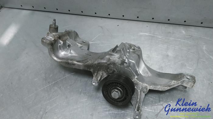 Gebruikte Dynamosteun onder Opel Astra Prijs € 50,00 Margeregeling aangeboden door Klein Gunnewiek Autodemontage & Motorentechniek