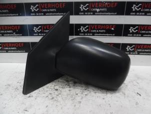 Gebruikte Buitenspiegel links Toyota Yaris (P1) 1.3 16V VVT-i Prijs € 25,00 Margeregeling aangeboden door Verhoef Cars & Parts