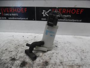 Gebruikte Ruitensproeierpomp voor Subaru Forester (SJ) 2.0 16V X Prijs op aanvraag aangeboden door Verhoef Cars & Parts