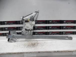 Gebruikte Ruitmechaniek 2Deurs links-voor Volkswagen Crafter 2.5 TDI 30/32/35/46/50 Prijs € 60,50 Inclusief btw aangeboden door Verhoef Cars & Parts