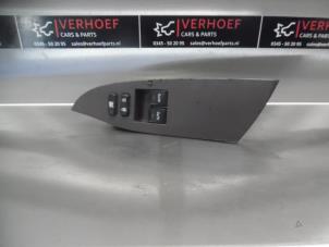 Gebruikte Schakelblok ruiten Toyota iQ 1.0 12V VVT-i Prijs op aanvraag aangeboden door Verhoef Cars & Parts