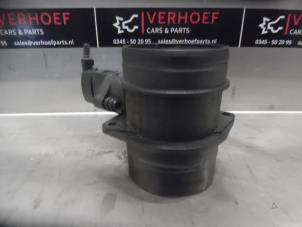 Gebruikte Luchthoeveelheidsmeter Volkswagen Golf V Variant (1K5) 2.0 TDI DPF Prijs € 20,00 Margeregeling aangeboden door Verhoef Cars & Parts