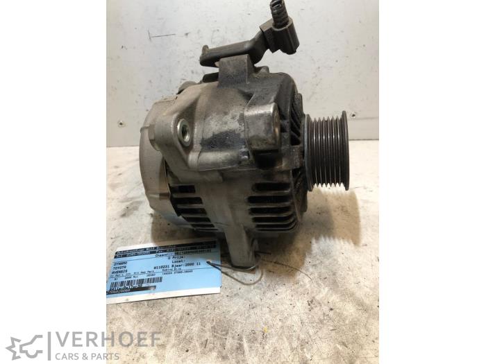 Gebruikte Dynamo Toyota Avensis (T22) 2.0 16V VVT-i D-4 Prijs € 30,00 Margeregeling aangeboden door Verhoef Cars & Parts