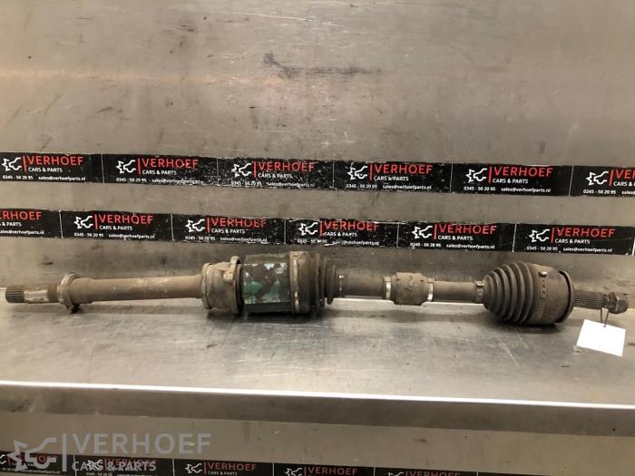 Gebruikte Steekas rechts-voor Mitsubishi Grandis (NA) 2.0 DI-D 16V Prijs € 75,00 Margeregeling aangeboden door Verhoef Cars & Parts
