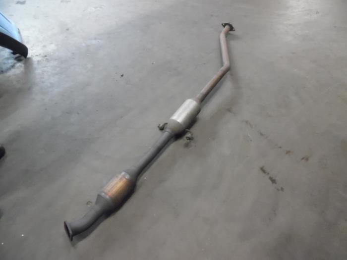 Katalysator van een Toyota Avensis Wagon (T25/B1E) 2.4 16V VVT-i D4 2004