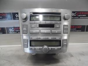 Gebruikte Radio CD Speler Toyota Avensis Wagon (T25/B1E) 2.2 D-4D 16V D-CAT Prijs op aanvraag aangeboden door Verhoef Cars & Parts