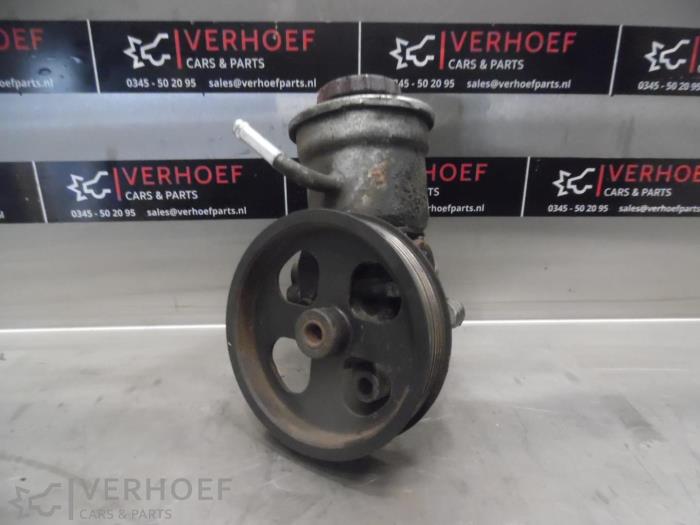 Gebruikte Pomp Servo Toyota Avensis Wagon (T25/B1E) 2.2 D-4D 16V D-CAT Prijs € 60,00 Margeregeling aangeboden door Verhoef Cars & Parts