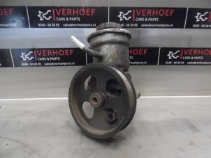 Gebruikte Servopomp Toyota Avensis Wagon (T25/B1E) 2.2 D-4D 16V D-CAT Prijs € 60,00 Margeregeling aangeboden door Verhoef Cars & Parts