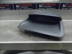 Gebruikte Display Interieur Renault Clio III (BR/CR) 1.4 16V Prijs € 50,00 Margeregeling aangeboden door Verhoef Cars & Parts