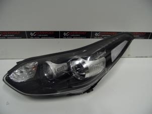 Nieuwe Koplamp links Kia Sportage Prijs € 425,00 Inclusief btw aangeboden door Verhoef Cars & Parts