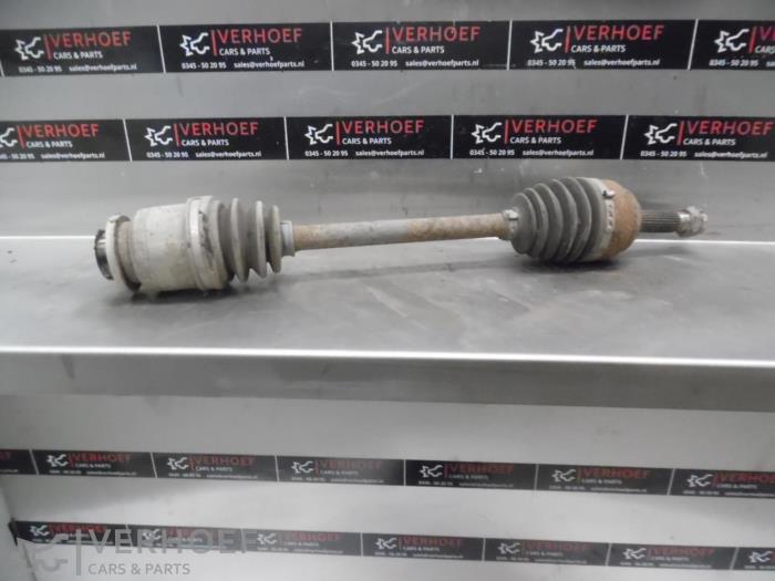 Gebruikte Steekas links-voor Mitsubishi Pajero Pinin (H6/H7) 1.8 GDI 16V 3-drs. Prijs op aanvraag aangeboden door Verhoef Cars & Parts