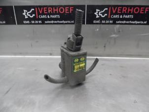 Gebruikte Ruitensproeierpomp voor Kia Rio II (DE) 1.6 CVVT 16V Prijs € 25,00 Margeregeling aangeboden door Verhoef Cars & Parts