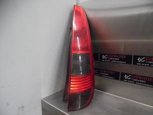 Gebruikte Achterlicht rechts Ford Fiesta 5 (JD/JH) 1.4 16V Prijs op aanvraag aangeboden door Verhoef Cars & Parts
