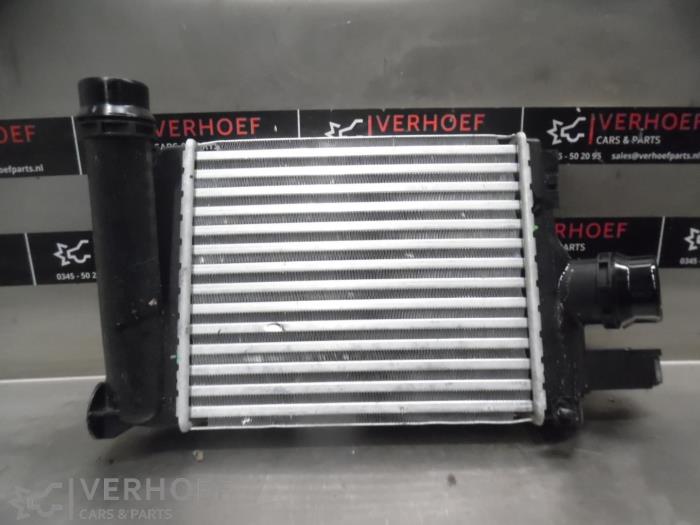 Gebruikte Intercooler Renault Clio IV Estate/Grandtour (7R) 0.9 Energy TCE 90 12V Prijs € 70,00 Margeregeling aangeboden door Verhoef Cars & Parts