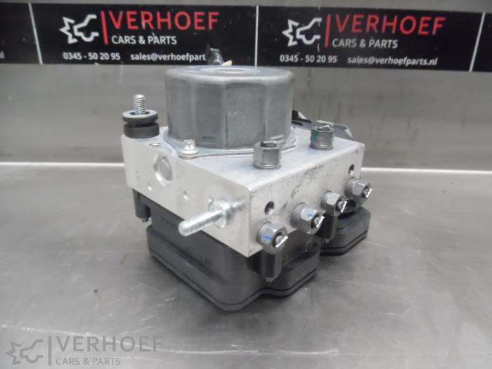 Gebruikte ABS Pomp Renault Clio IV Estate/Grandtour (7R) 0.9 Energy TCE 90 12V Prijs op aanvraag aangeboden door Verhoef Cars & Parts